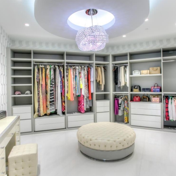 Meet your Posher, Emily - Picture 2 of 8